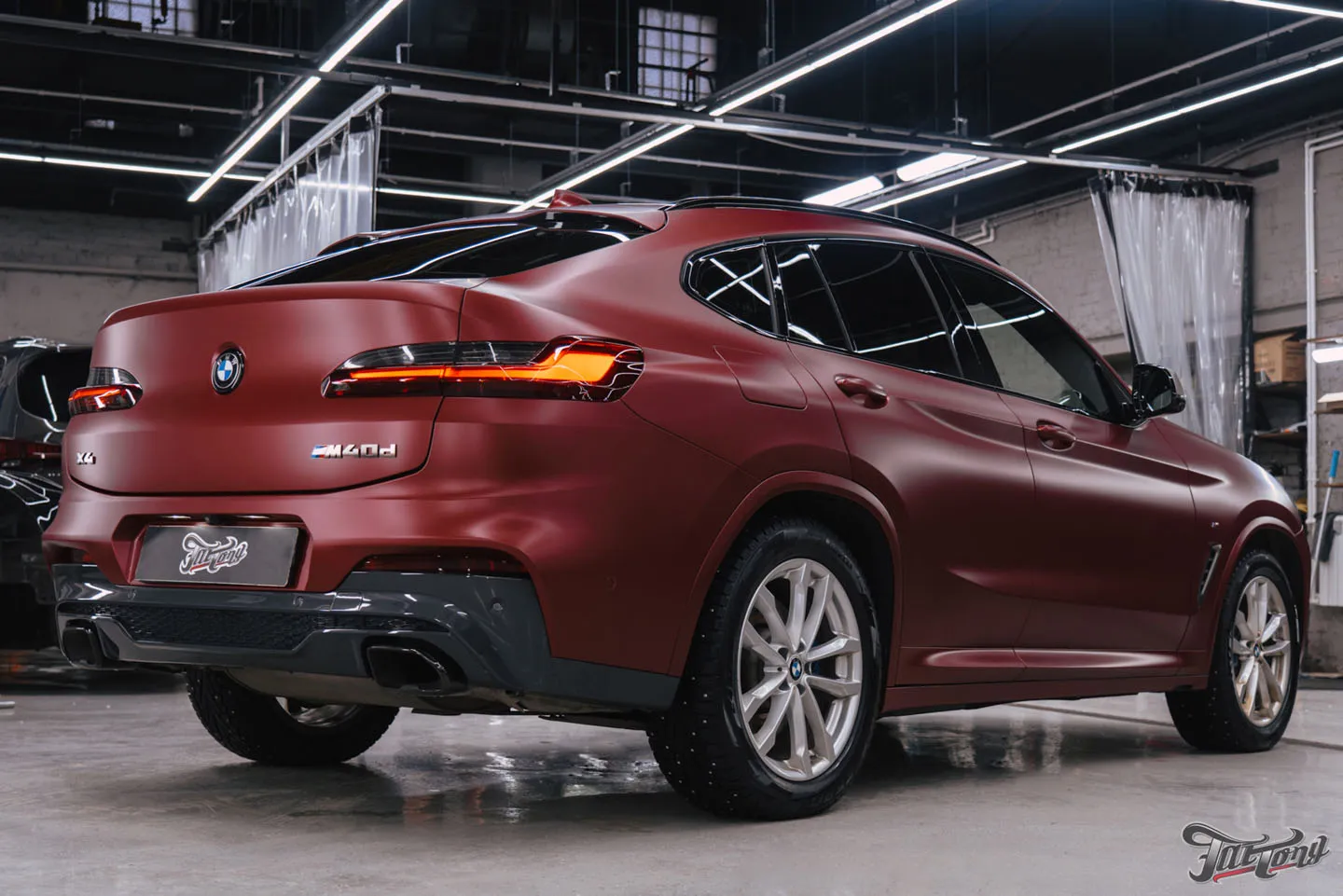 Оклейка BMW X4 в матовый полиуретан и установка системы активного выхлопа ENGINE VOX Stage 1+